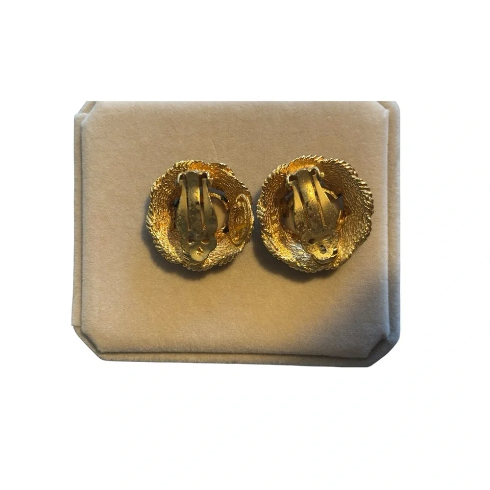 Chanel Vintage Clip On Earrings - Picture 4 of 5